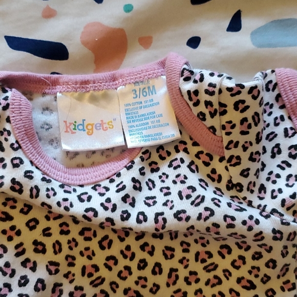 3-6m kidgets short sleeved onesie - Picture 2 of 2